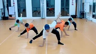 1 vòng tròn Thomas dễ học, nếu bạn thích thì đừng bỏ lỡ giấc mơ dạy nhảy đường phố để bắt đầu ở Vĩ đ