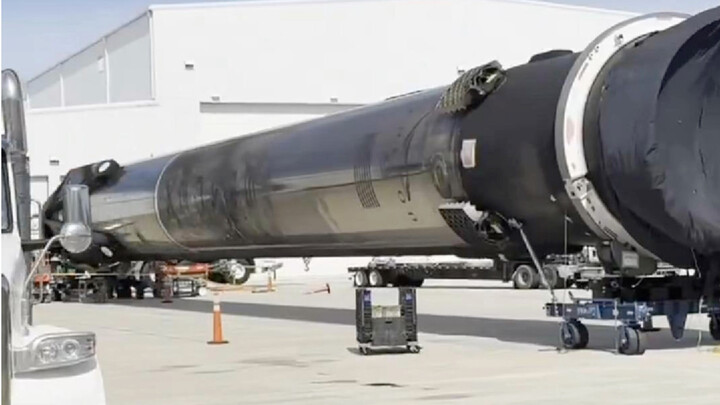 Ini hanyalah tong besi besar berbahan stainless di basis Starship, silakan Anda memotretnya sesuka h