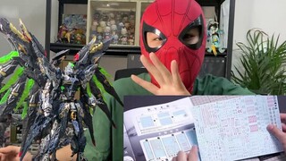 A guy born in the 90s is addicted to blind box lotteries. What’s the secret behind the best-selling 