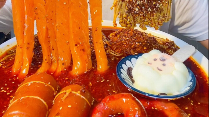 Pork-skin rolls with sausage are so delicious! Salmon is just so satisfying!