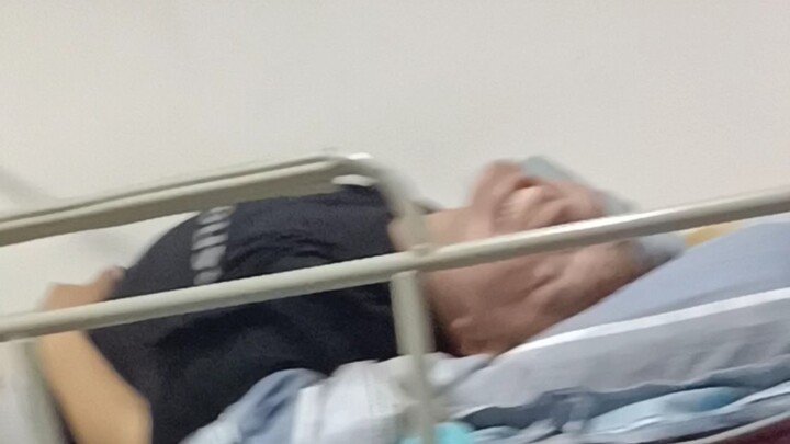 Tinh thần của bạn cùng phòng sau khi chơi «Bị mỹ nữ vây quanh» sẽ như thế này.......