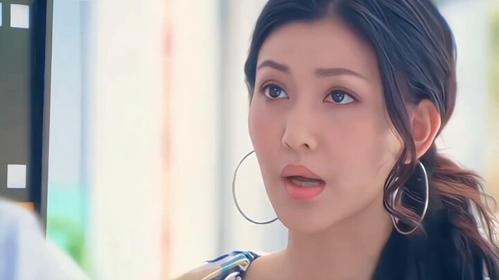 เอลลี่ก็มีคนๆ หนึ่งที่รักเธอมาก บางทีความรักอาจเปลี่ยนแปลงคนคนหนึ่งได้