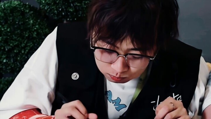 [President Xiaochao] How can a puppy be so cute when eating?