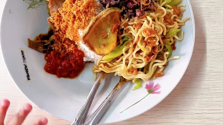 Kuliner Nasi Madura di Pasar Atom, Surabaya