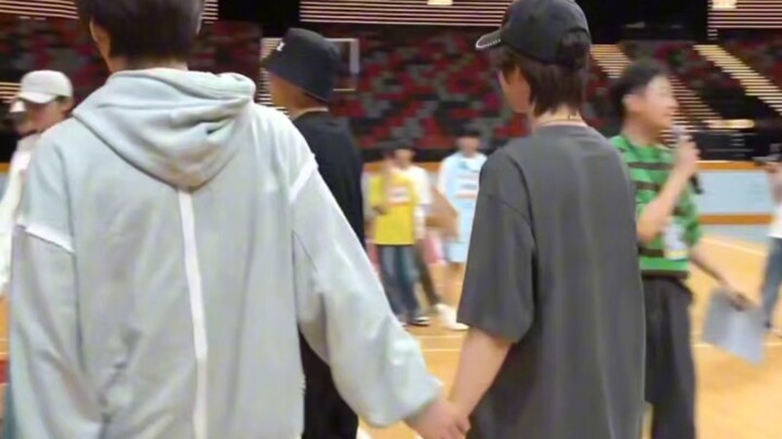 【Yuanlin】 Just wait obediently for Brother Zhang and He’er, and for you all holding hands—bonus: Bro