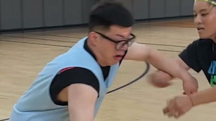 ยังไงซะเราก็เคยเล่นใน CBA มาก่อน ท้าดวลกับนักบาสมืออาชีพก็น่าจะไม่มีปัญหาอะไรหรอก