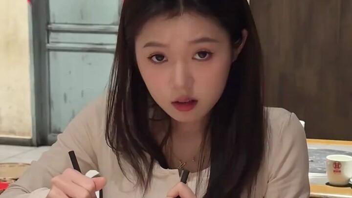 男人出来的时候她眼睛都在发光