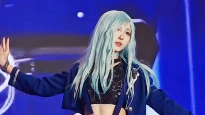 คุณต้องใส่ส้นสูง 10 เซนติเมตรไปออกงาน szk แบบนี้เหรอ?