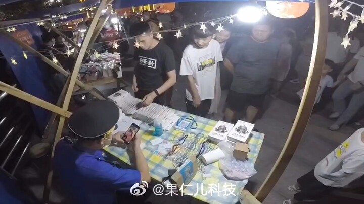 Membuat anak angkat karena memasang film pelindung