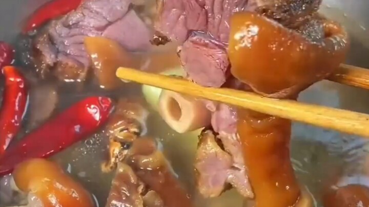 Mỗi tỉnh đều ăn chân giò heo