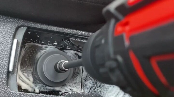 Bạn tưởng đây là rửa xe ư? Thực ra là đang chuyển nhà cho lũ kiến đấy, ai mắc hội chứng sợ số lượng 