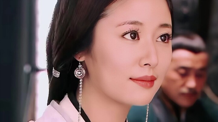 ที่อวี๋เจิงเคยพูดไว้เมื่อก่อนนั้นล้วนเป็นความจริง ในบรรดาสาวงามทั้งหลาย มีแค่เธอเท่านั้นที่สวยเรียบง