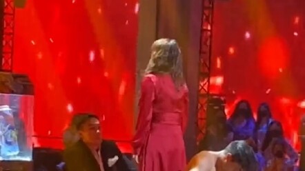 【تشنغ شياو】هذا هو تصوير الطعام أثناء التسجيل الإضافي لرقص الشارع، شياو مهنية جدًا