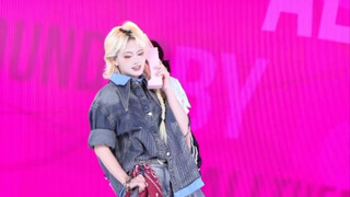 لا داعي للانتظار، هذه رقصة جماعية يعرفها الجميع! لولو لا تبدو وكأنها تمثيل، بل كأنها حررت نفسها بالك