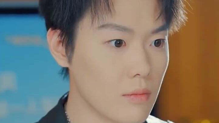 คุณชายทํางานเป็นพนักงาน และเซ็นสัญญานัดพบกับประธาน