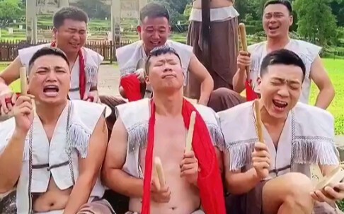 نسخة العالم السفلي من أغنية عيد الميلاد السعيد