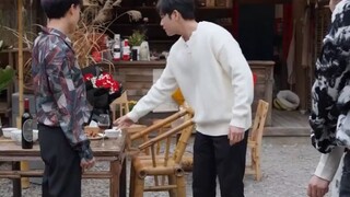 [เต็มเรื่อง] สาวจนขายข้าวถูกพวกอันธพาลลวนลาม ไม่รู้เลยว่าเจอนักฆ่าหักแขนทีล่ะคน [พากย์ไทย]