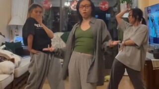 Đến mùa nghỉ mát rồi! ! ! Phiên bản chắp vá của Jennie Wayup tại Coachella! Lên đỉnh nào! ! ! Đây là