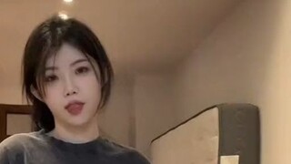 Thưa ông, ông có thể vào trong và ngồi xuống được không?