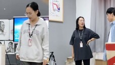 Lihatlah guru seni yang dibuat gila oleh murid-muridnya. Lukisannya sangat realistis sehingga orang