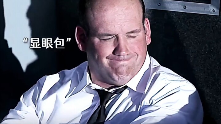 عندما يكون هناك شخص لافت للانتباه على متن الطائرة