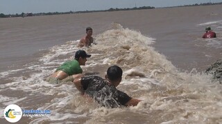 Liều Mình Ra Sông Lớn Mò Tôm Gặp Phải "Gió To Sóng Dữ" | Hội Ngộ Miền Tây - Tập 320