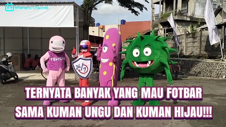 MASKOT KUMAN UNGU SAMA KUMAN HIJAU BANYAK YANG MINTA FOTO BARENG