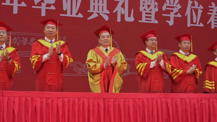 Hãy cảm nhận sức ép từ đoàn viện sĩ! Cùng khám phá “bộ bách khoa toàn thư biết đi”!