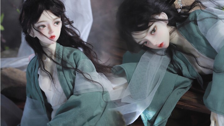 你摘下月亮，却又嫌她清冷‘