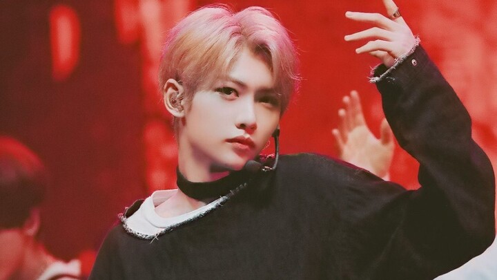 【Stray Kids】Bạn đã bao giờ thấy một nam thần tượng nhảy một nhóm nhạc nữ nghiêm túc như vậy chưa?