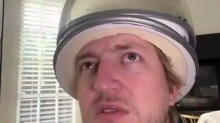 أنت الذي سافرت عبر الزمن قلت أن كل أحبائك في المستقبل سوف يصبحون سيد النجوم