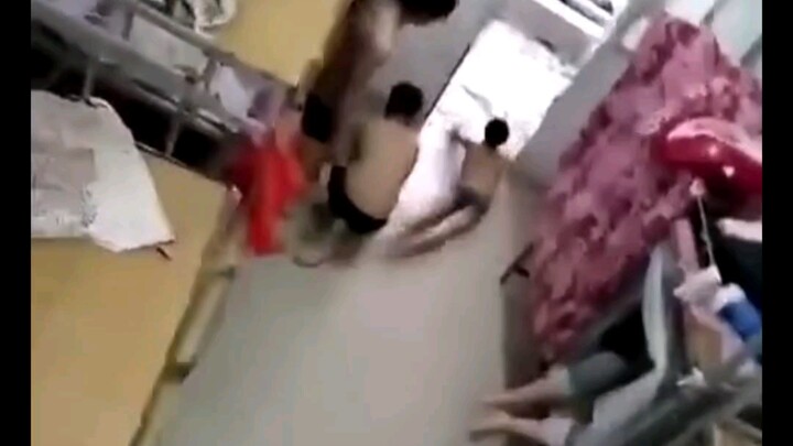 เกมที่เล่นในหอพักผู้ชายช่างวิปริตจริงๆ