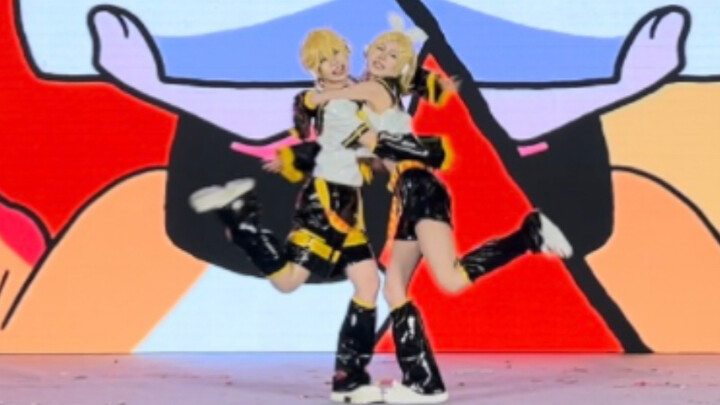 Này, cặp song sinh Kagamine này!