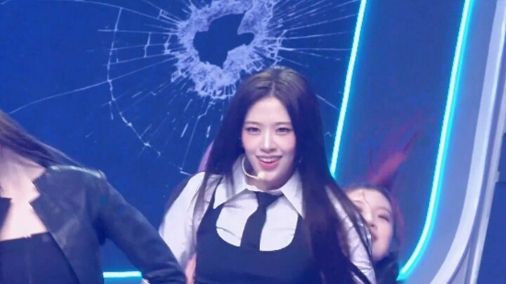 Mẹ tui đúng là main dancer, chẳng có động tác nào xấu cả!