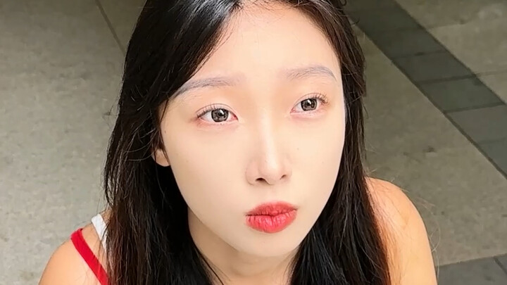 Wan Xi! Wan Xi kasih aku payung! Ini kayak adegan drama idola banget!