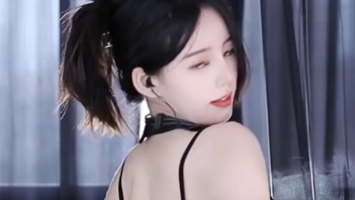 【Xue Ge】Vertical Version - Top-Notch White Shorts, Temptress's Hot Dance!