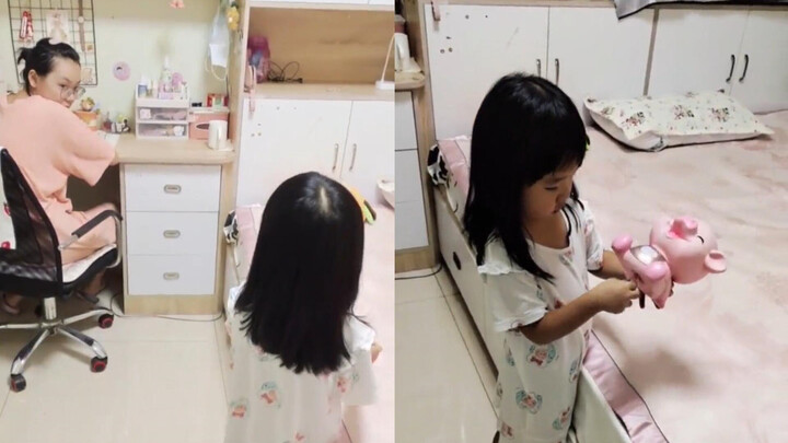 Sister asked Mom for 30 yuan to buy a bag but was turned down; after little sister handed over 300 y