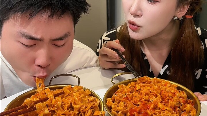 My boyfriend’s been really weird today, but luckily I’m smart!