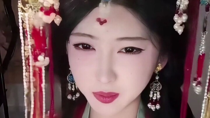 Empress Yuanyuan wore a puzzled expression.