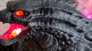 Pink Barbie? Godzilla's latest weird look! But the surrounding design is so powerful? This is too co