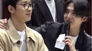 成员之间互相表白，胜澈对圆佑说我爱你，圆佑的反应太好笑了