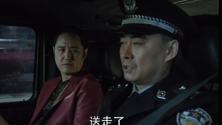 “得知老虎从特别通道离开，赵瑞龙这才松了口气！”