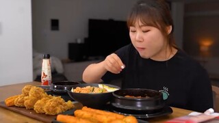 mukbang gà,xúc xích và mì #food