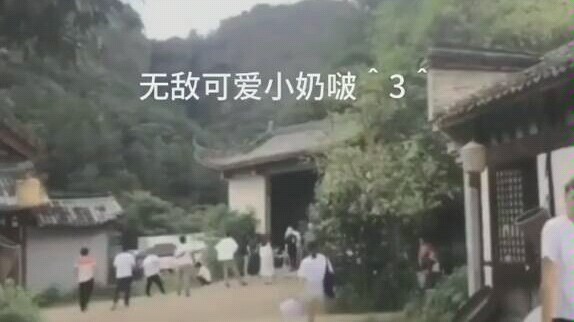 #chenqingling Behind the Scenes# Listen to Yibo’s little titty voice calling Brother Zhan