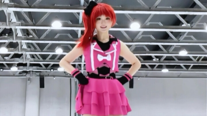 Meixuan cosplayer applies to challenge the ice version of RPG tap dance