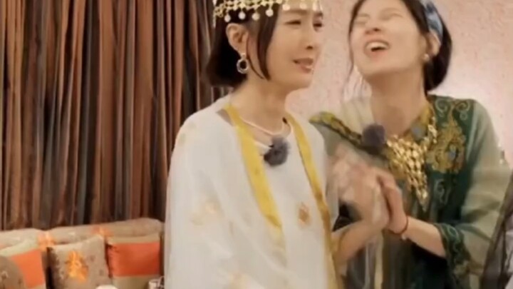 Triệu Chiêu Nghi vô tình chạm vào henna chưa khô của Tần Lam, Tần Lam: Suýt nữa thì chữa khỏi giọng 