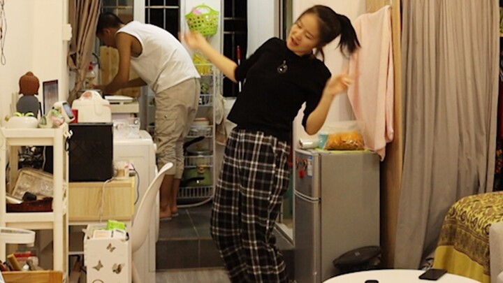 การมีแฟนที่เต้นเก่งอยู่ที่บ้านน่ะเป็นยังไงนะ? ไม่ว่าจะเจอเรื่องหนักใจแค่ไหน เธอก็ทำให้คุณอารมณ์ดีขึ้