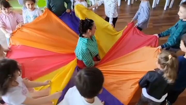 Bocah-bocah imut asyik bermain...