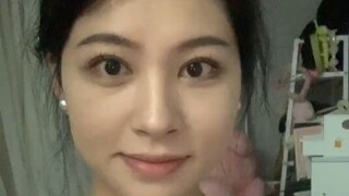 朋友说没有个30岁的男人跟我走一块 都像我养的小白脸 哈哈哈无语啊