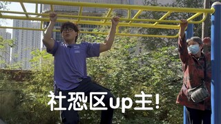 تقديم دورة تدريبية متخصصة أمام السيدة المسنة